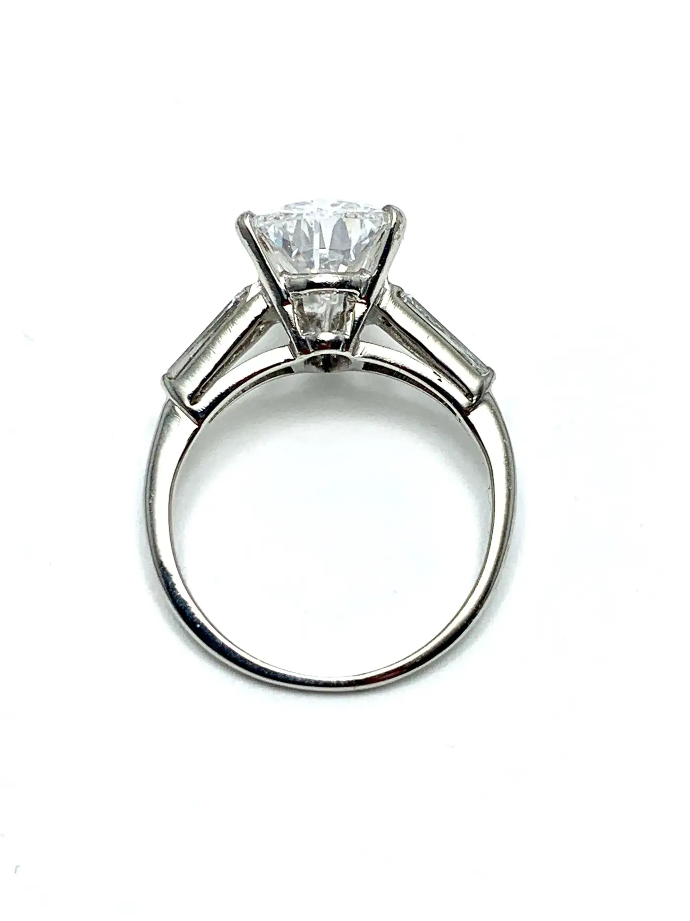 3.14 Carat D SI1 Pear Shape Diamond and Baguette Diamond Platinum Ring - Image 7