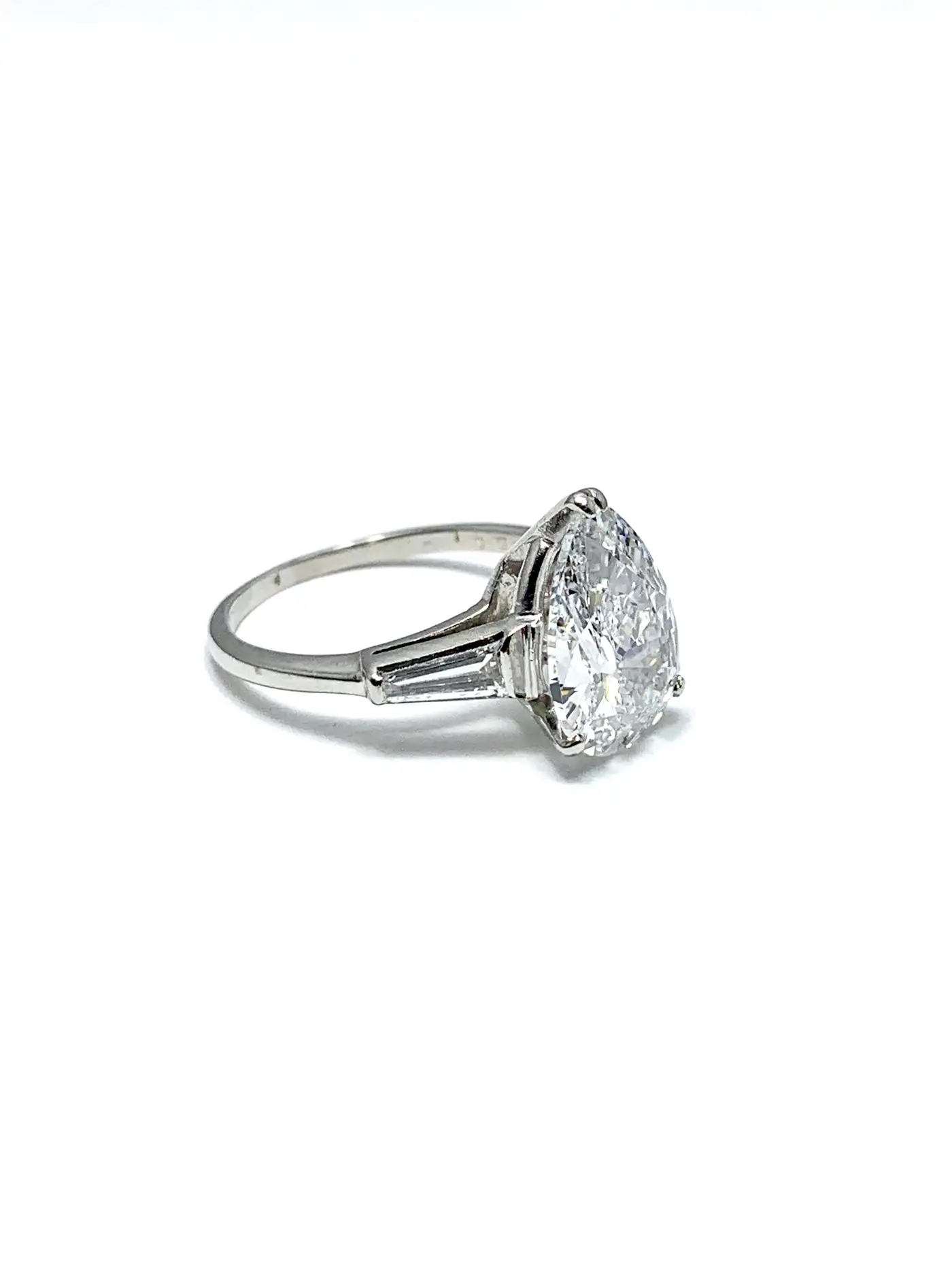 3.14 Carat D SI1 Pear Shape Diamond and Baguette Diamond Platinum Ring - Image 3