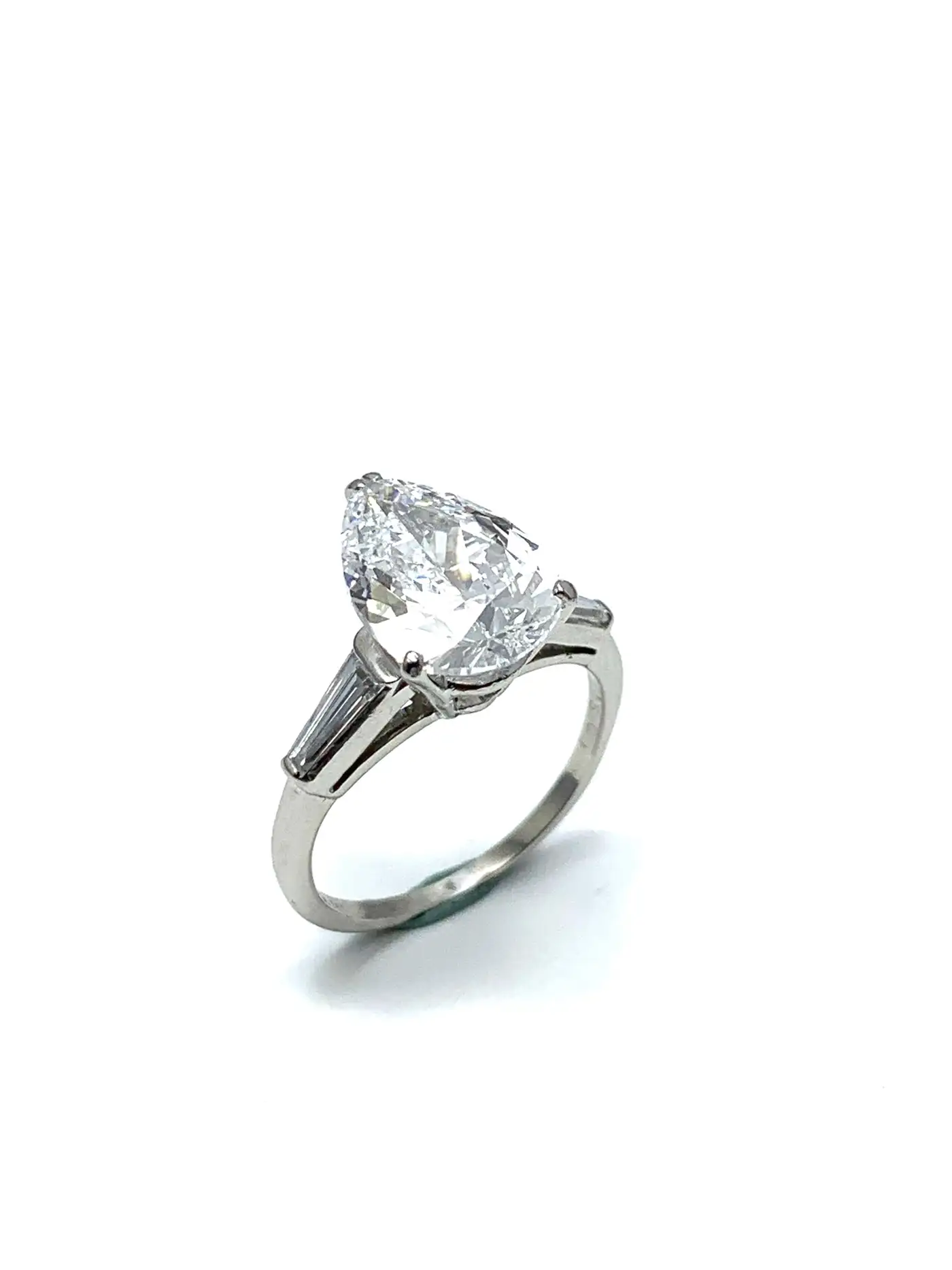 3.14 Carat D SI1 Pear Shape Diamond and Baguette Diamond Platinum Ring - Image 2