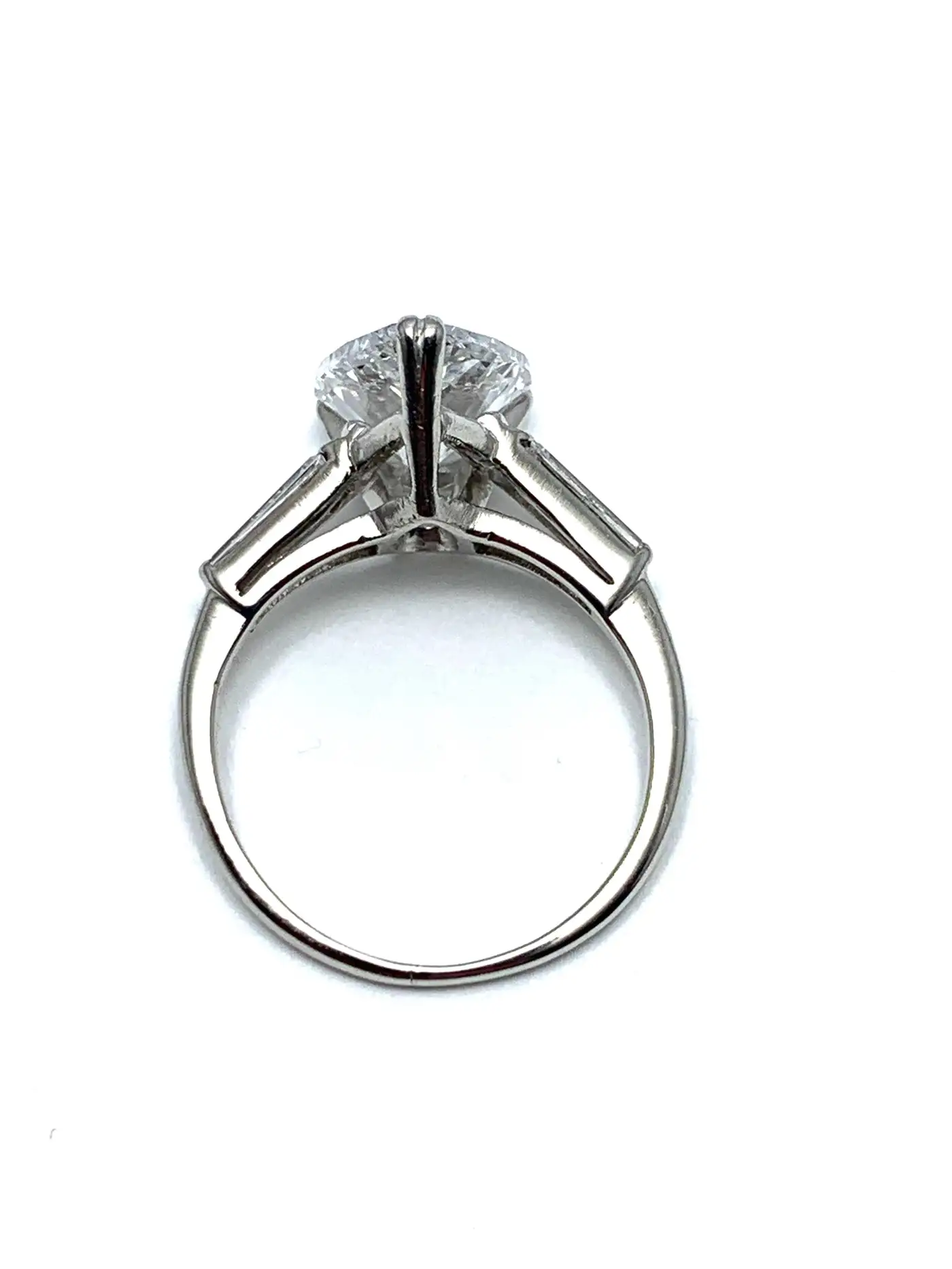 3.14 Carat D SI1 Pear Shape Diamond and Baguette Diamond Platinum Ring - Image 6