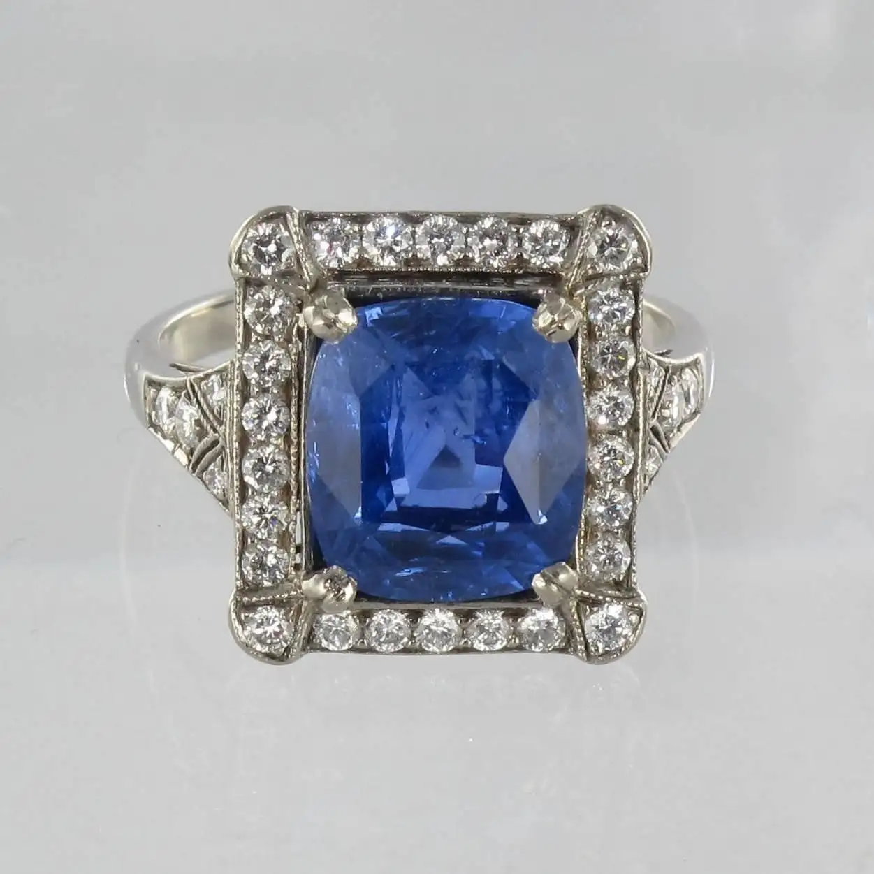 Art Deco Style French 5 Carat Ceylon Sapphire Diamond 18 Karat White Gold Ring - Image 13