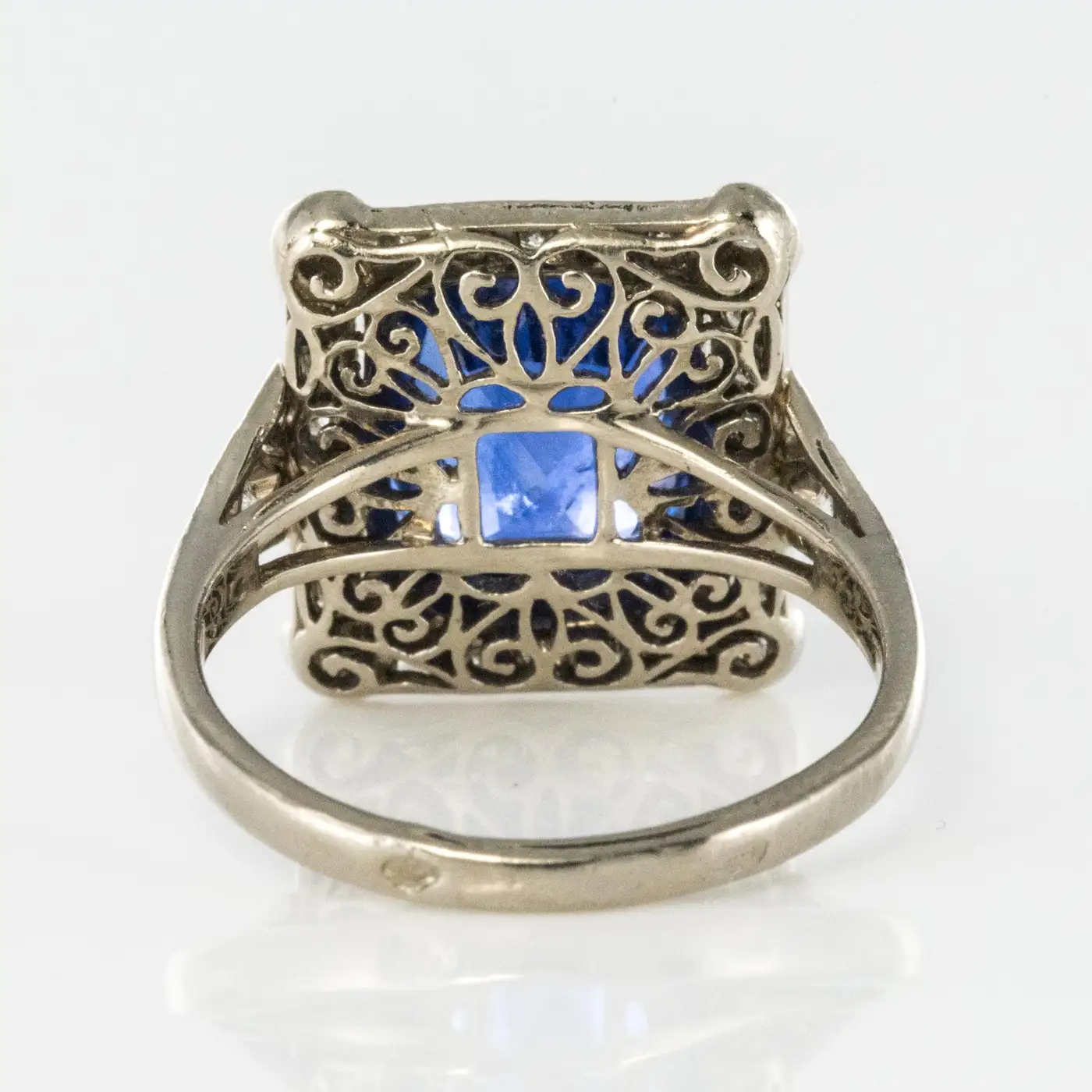 Art Deco Style French 5 Carat Ceylon Sapphire Diamond 18 Karat White Gold Ring - Image 3