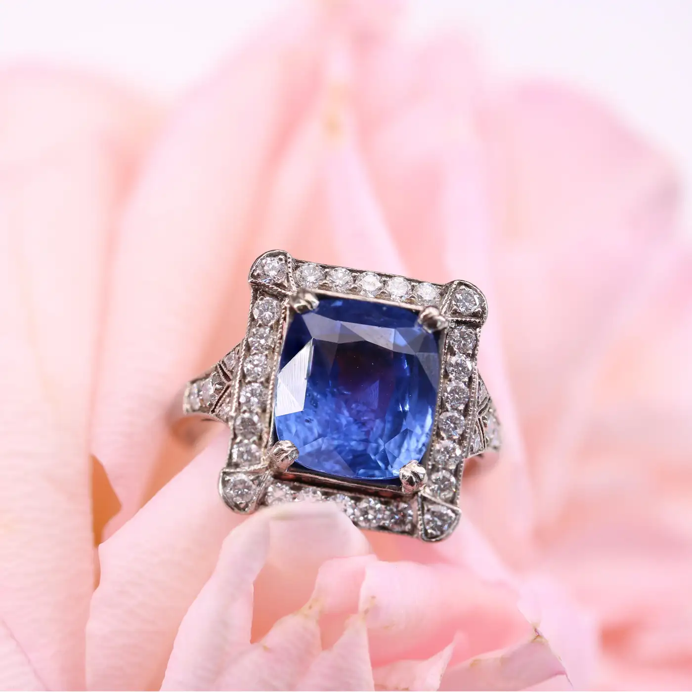Art Deco Style French 5 Carat Ceylon Sapphire Diamond 18 Karat White Gold Ring - Image 8