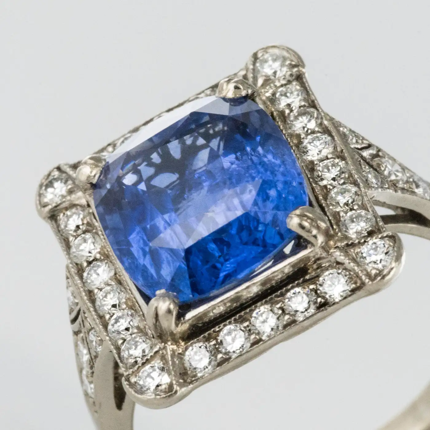 Art Deco Style French 5 Carat Ceylon Sapphire Diamond 18 Karat White Gold Ring - Image 4