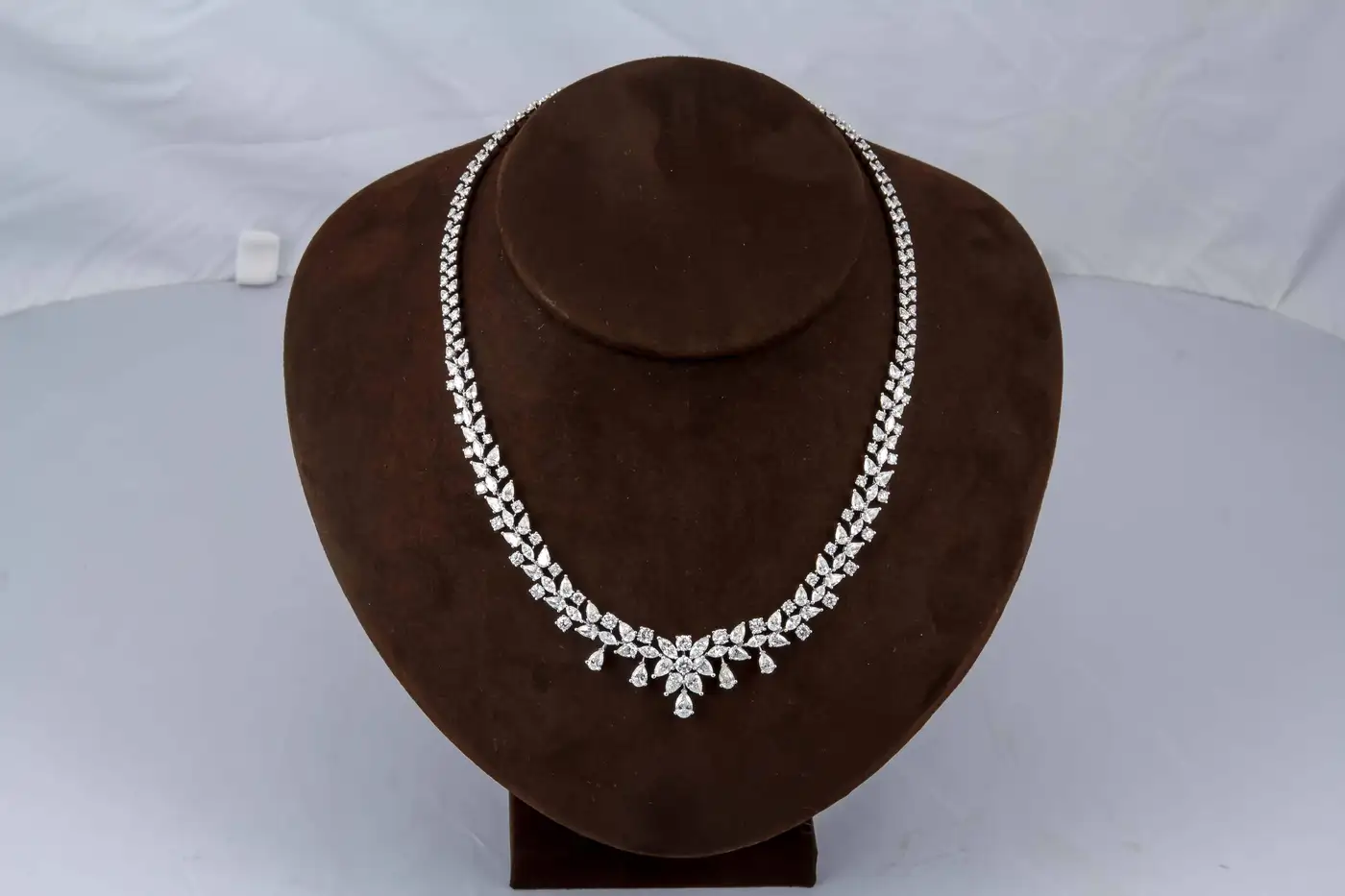 Classic Diamond Necklace For Sale - Image 2