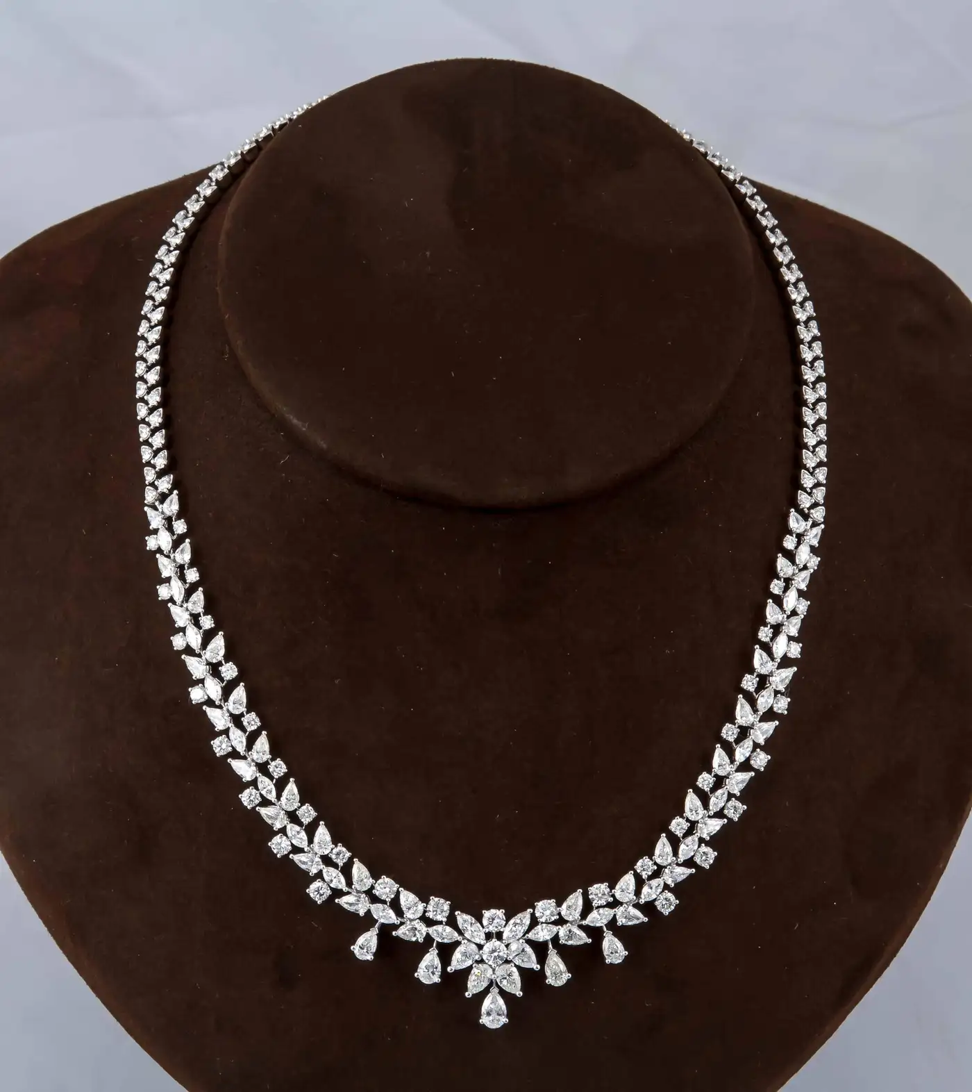 Classic Diamond Necklace For Sale - Image 6