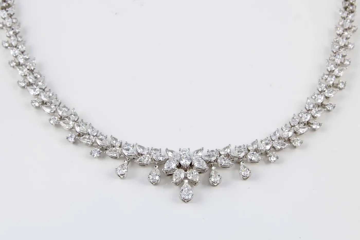 Classic Diamond Necklace For Sale - Image 5
