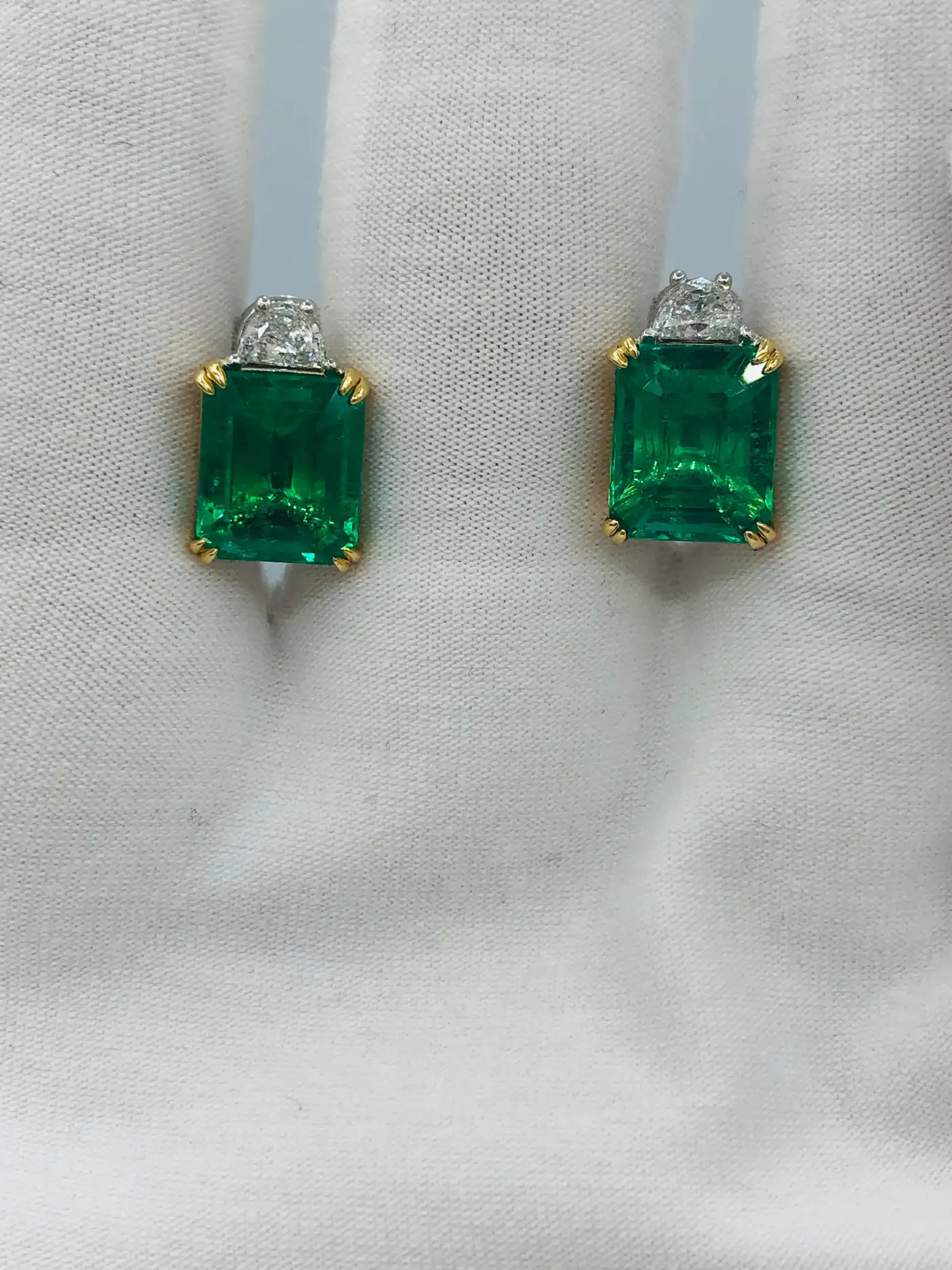 Emilio Jewellery Certified 9.65 Carat Genuine Emerald Diamond Platinum Earrings - Image 6