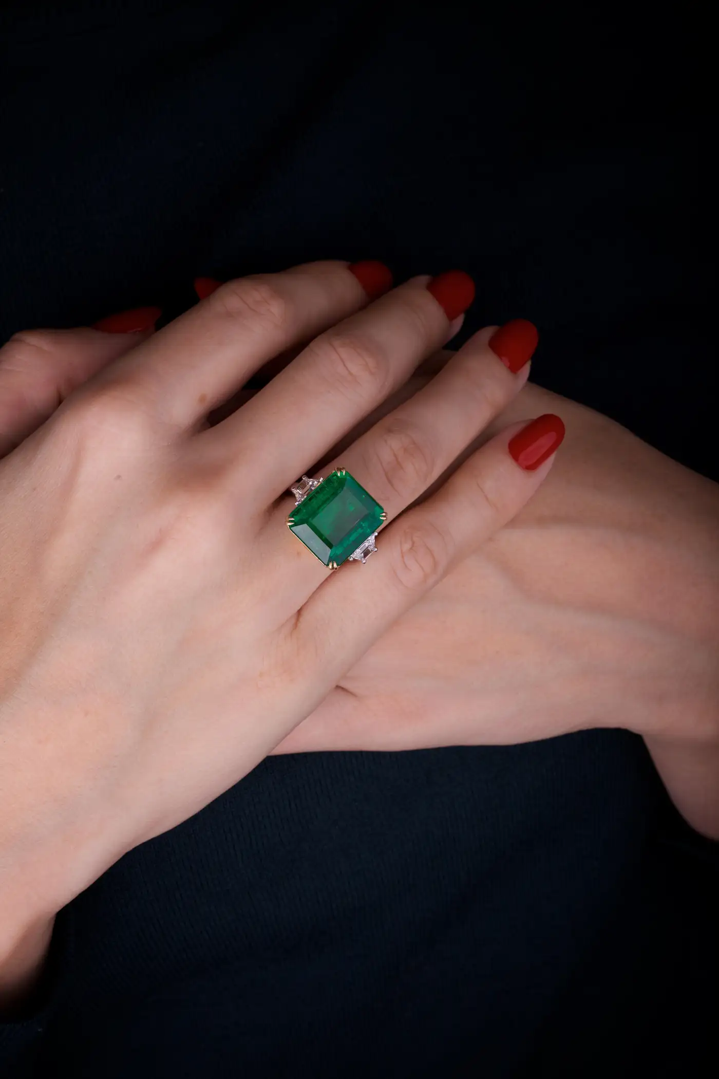 Emilio Jewellery Certified Vivid Green 17.08 Carat Emerald Diamond Ring - Image 10