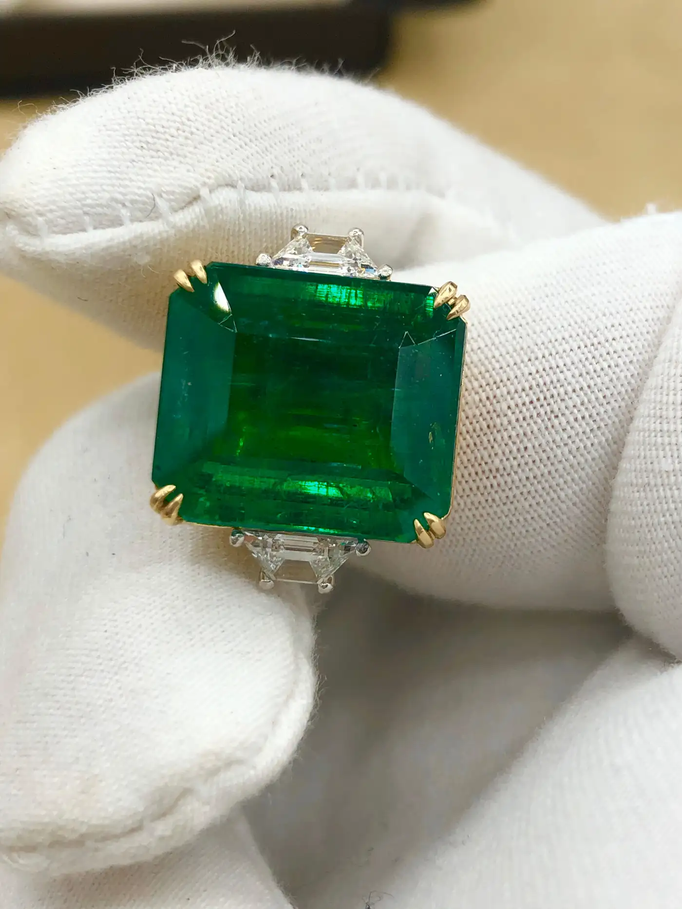 Emilio Jewellery Certified Vivid Green 17.08 Carat Emerald Diamond Ring - Image 7