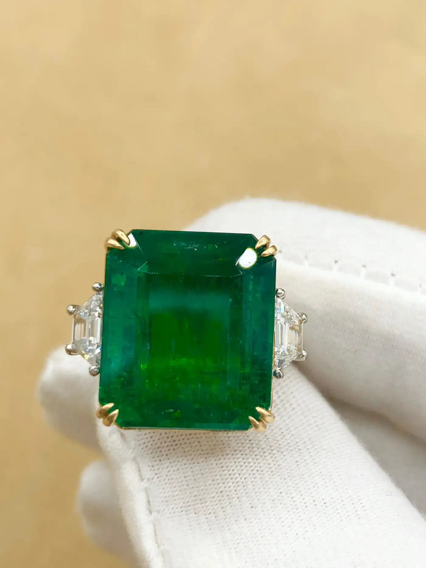 Emilio Jewellery Certified Vivid Green 17.08 Carat Emerald Diamond Ring - Image 6