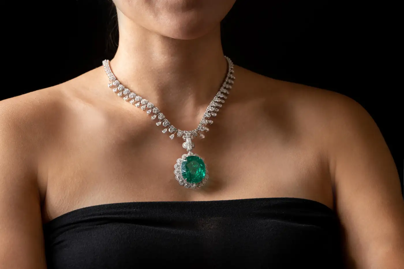 No Oil Colombian 69 Ct Emerald Platinum Award Oval Luxury Necklace - Image 4