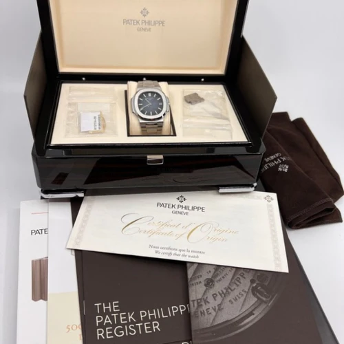 Patek Philippe 5711 Nautilus Complete Set Blue Dial Nautilus Stainless Steel - Image 2