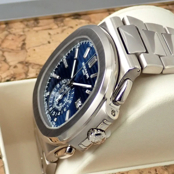 Patek Philippe Nautilus 40 Ref.5976/1G-001 2016 A - Image 3