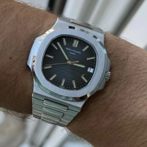 Patek Philippe Nautilus 5711 1A 010 BLUE 2013 FULL SET LIKE NEW - Image 3