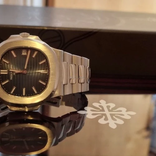 Patek Philippe Nautilus 5711/1A-010 For Sale - Image 3