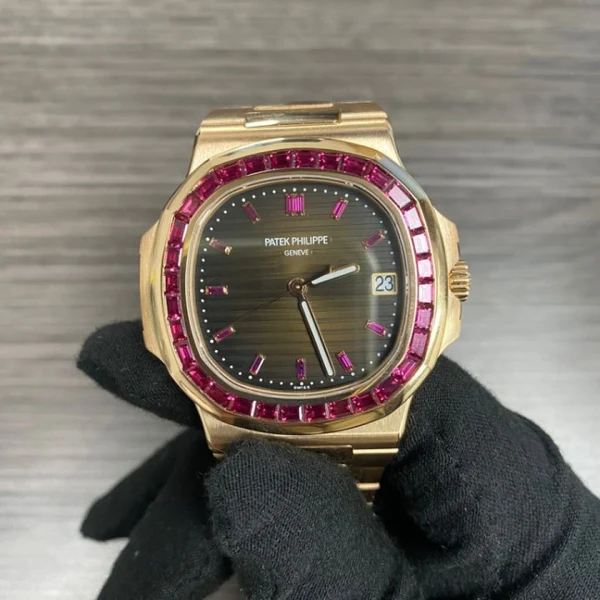 Patek Philippe Nautilus 5723/112R-001 Ruby Nautilus - Image 2