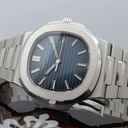 Patek Philippe Nautilus Jumbo 40mm blue gray / blau grau Ref. 5711 - German LC100 Full Set - 1st. owner - Image 2