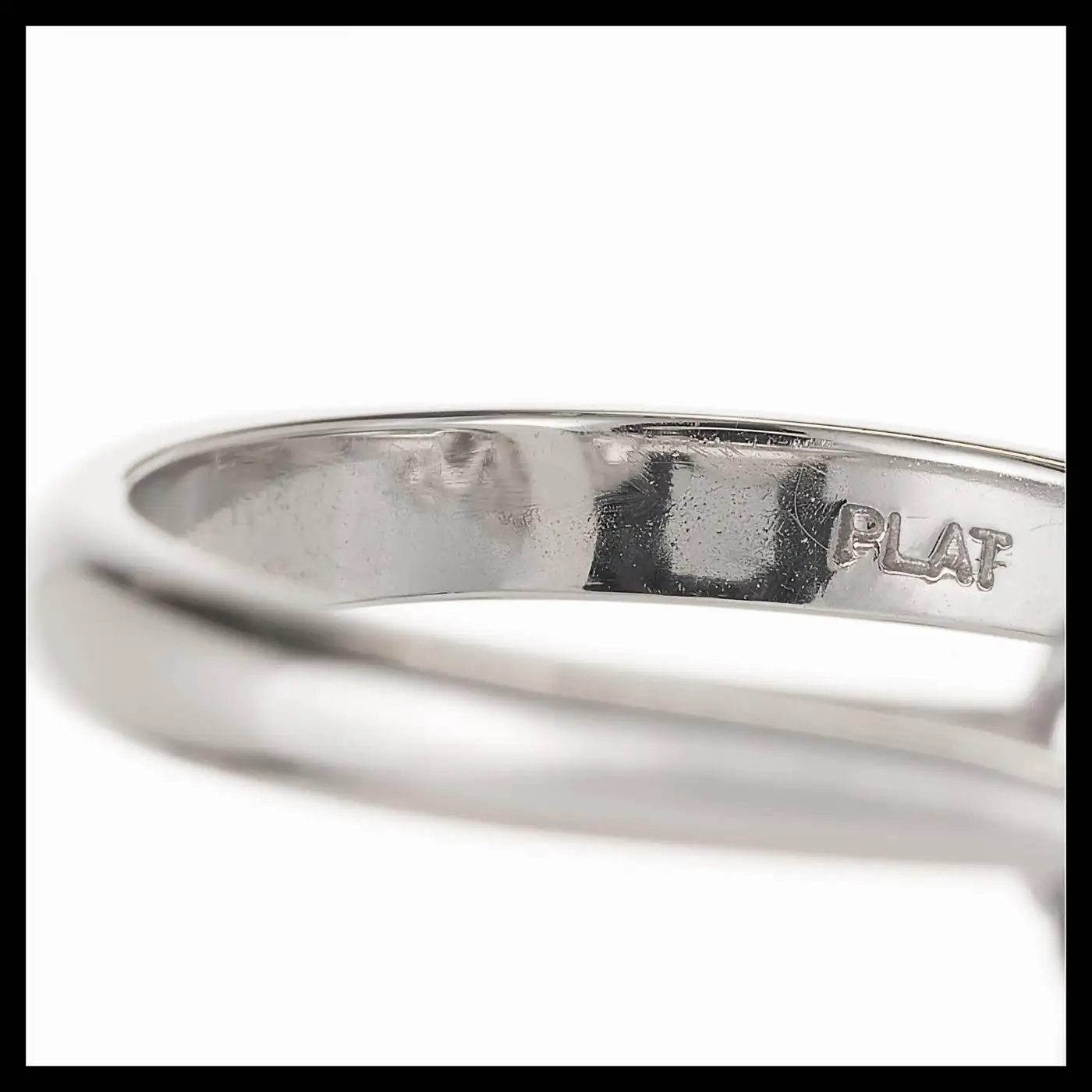 Peter Suchy 2.01 Carat Oval Diamond Platinum Three-Stone Engagement Ring - Image 7